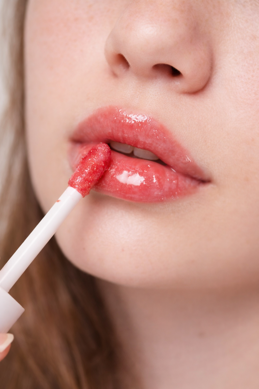 Lip Gloss Strawberry Kiss - Brilho e Hidratação 3,5 g